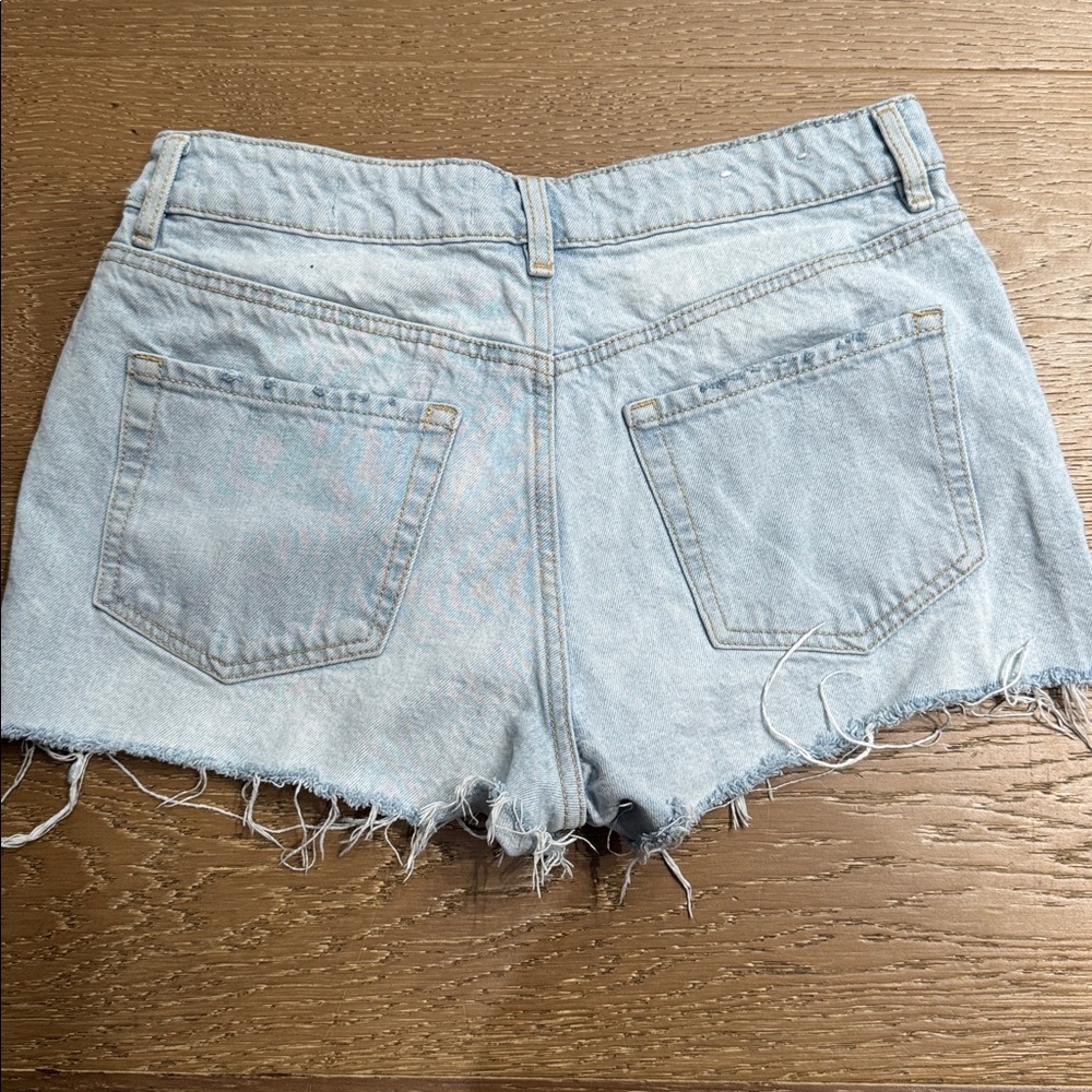 Garage Denim Classic Cut Off Shorts Light Wash Distressed Size 7 28 - Picture 5 of 8